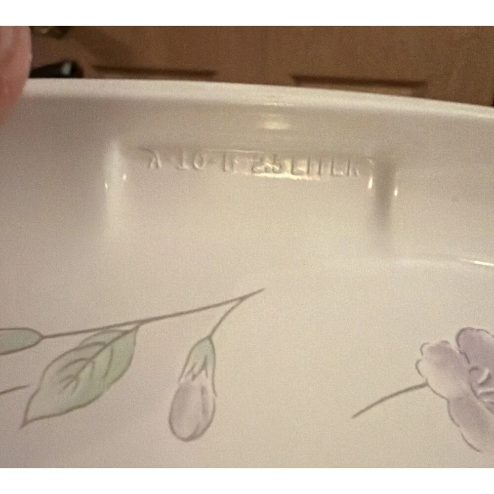 CorningWare A-10-B, 2.5L Floral Square Casserole Baking Dish.Excellent Condition